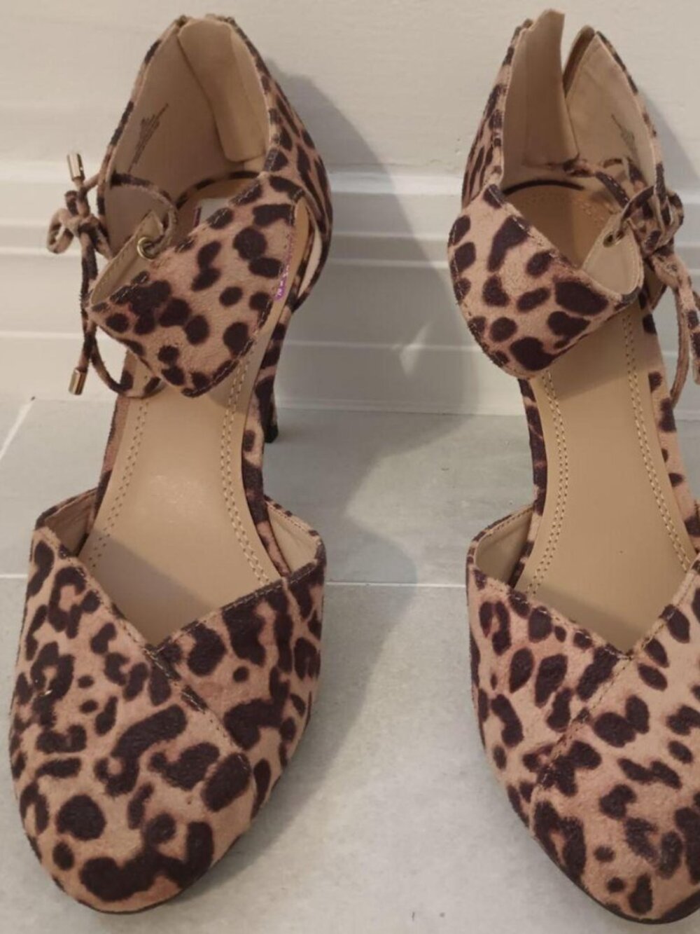 Impo Strappy Leopard Heels with Tie Bow Women's Size 7.5 Great Condition